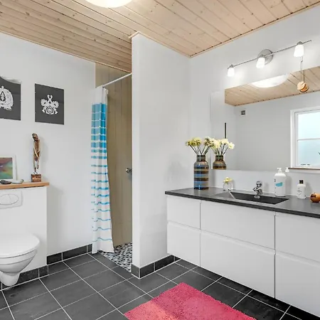 Awesome In With Kitchen Holiday home *